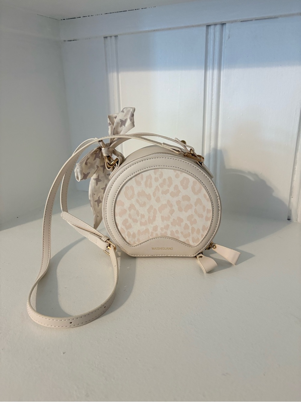 Mini Round Crossbody Bag in Cream Leopard